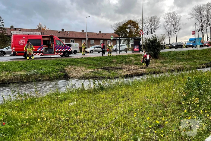 Hulpdiensten ingezet voor een Kinderfiets in het water