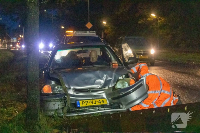 Auto klappen frontaal achterop elkaar