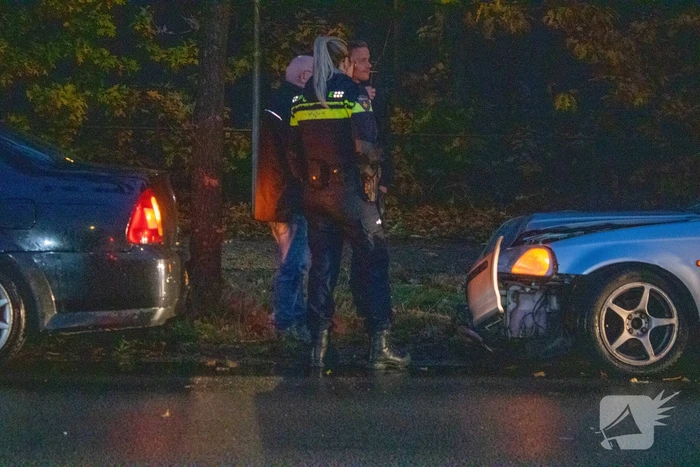 Auto klappen frontaal achterop elkaar