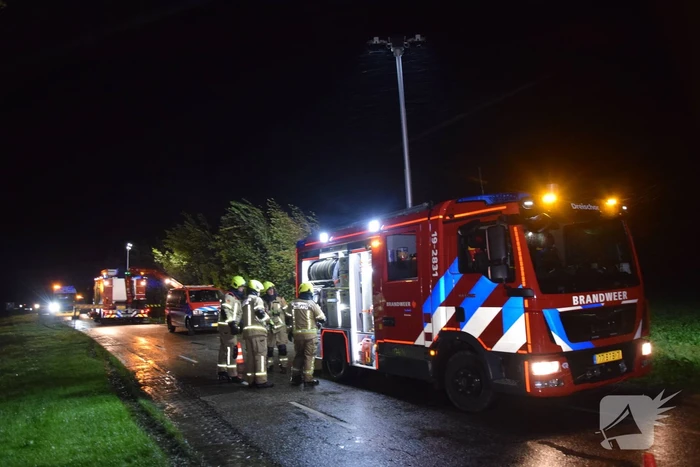 Bijzondere situatie nadat auto van weg raakt en achter bosjes verdwijnt