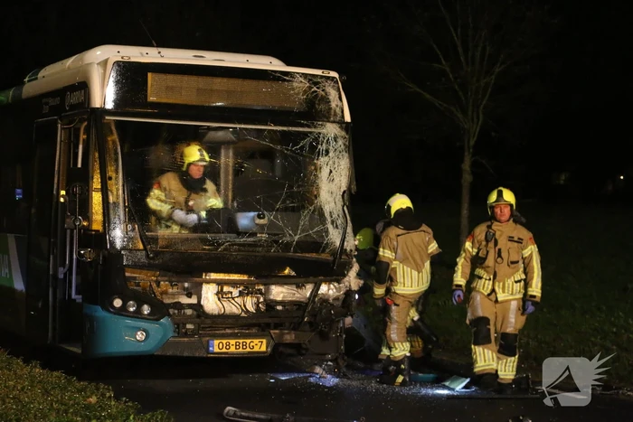 Ravage na botsing tussen lijnbus en tractor