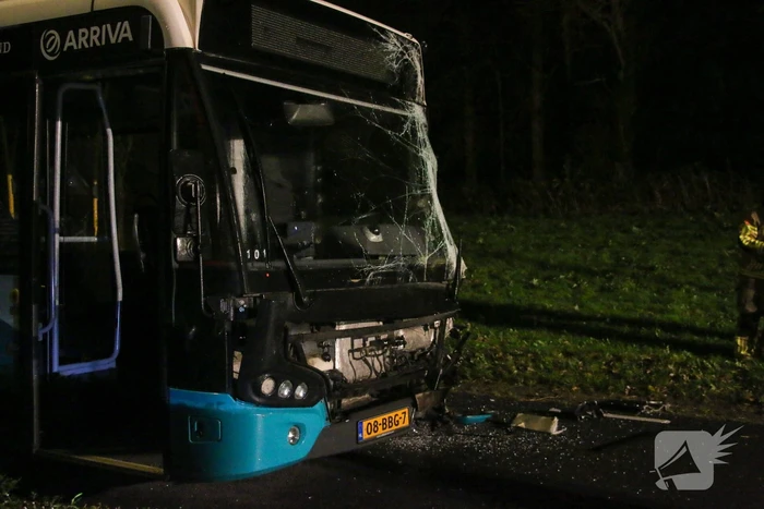 Ravage na botsing tussen lijnbus en tractor