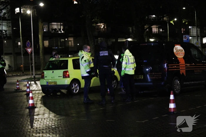 Politie en Douane houden verkeerscontrole