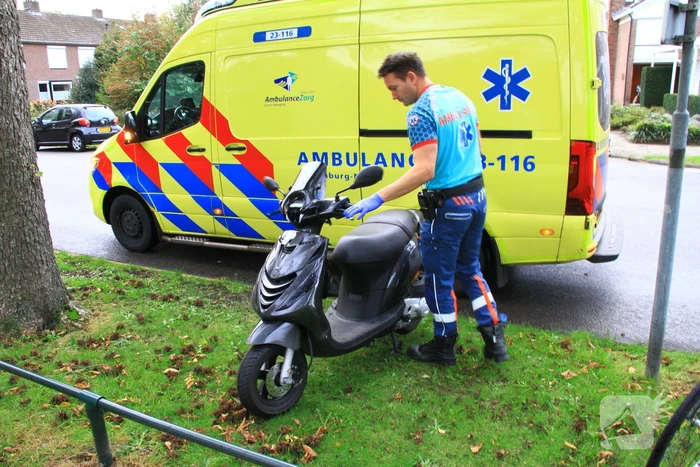 Scooterrijder gecontroleerd na val