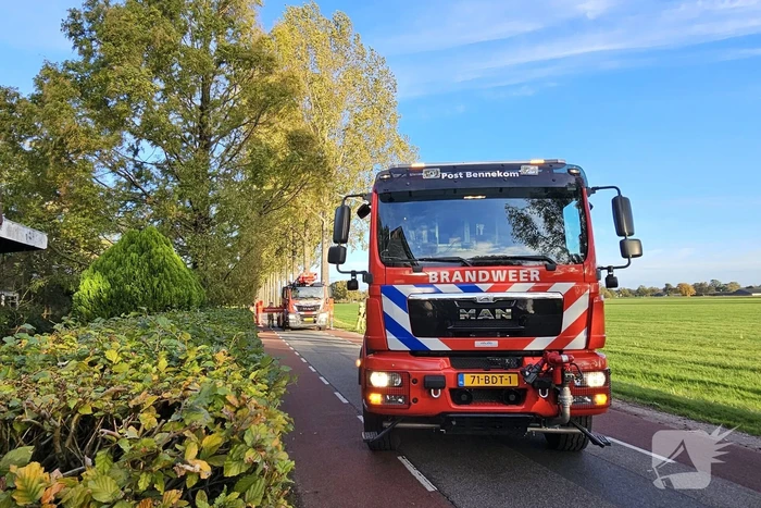 Brandweer ingezet voor gevaarlijk hangende tak