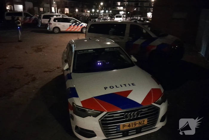 Onderzoek naar mogelijk steekincident, persoon aangehouden door politie