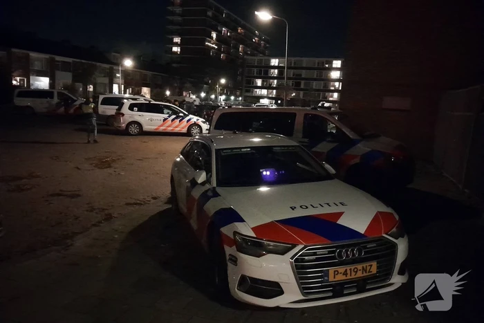 Onderzoek naar mogelijk steekincident, persoon aangehouden door politie