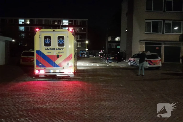 Onderzoek naar mogelijk steekincident, persoon aangehouden door politie