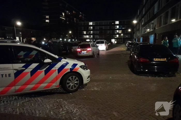 Onderzoek naar mogelijk steekincident, persoon aangehouden door politie