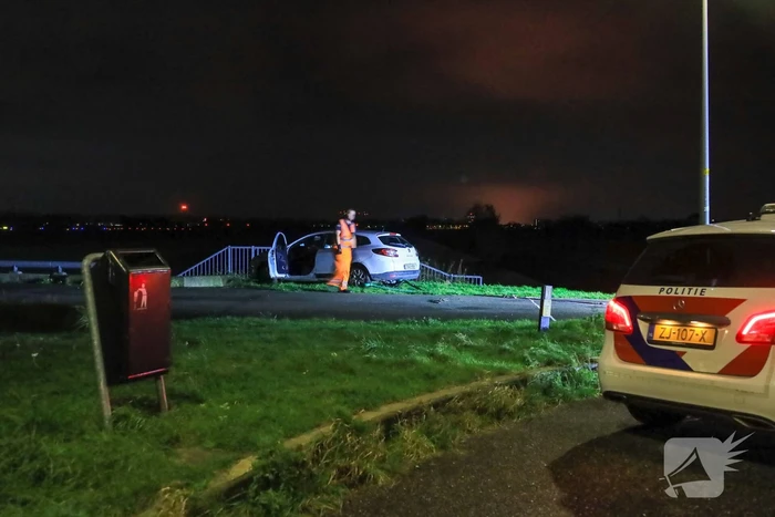 Verlaten voertuig aangetroffen in sloot
