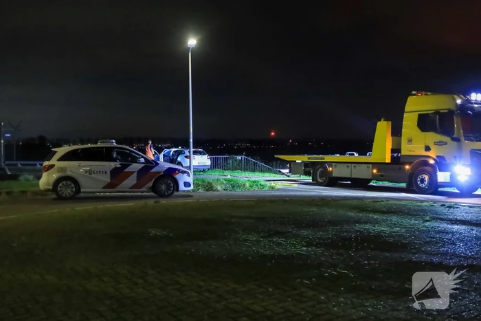 Verlaten voertuig aangetroffen in sloot