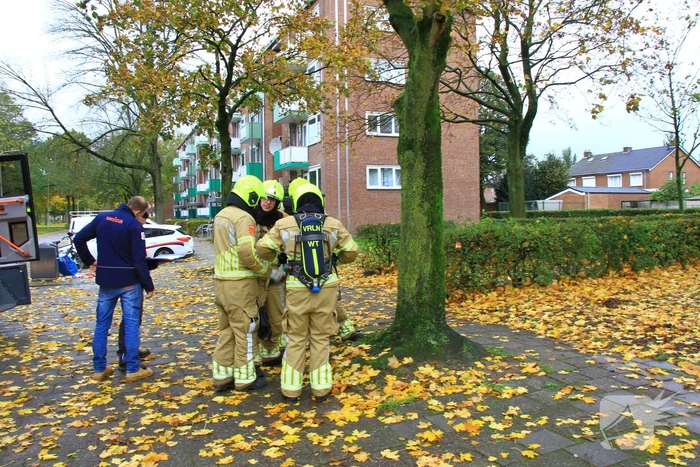 Brandweer verricht onderzoek naar lucht van propaangas