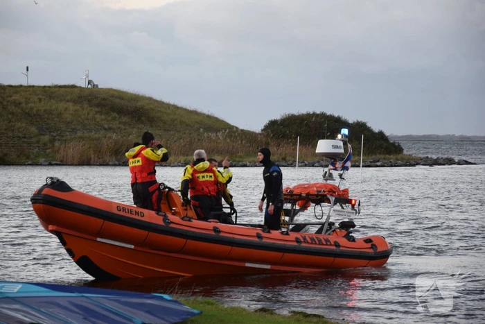 KNRM redt surfer uit Grevelingenmeer
