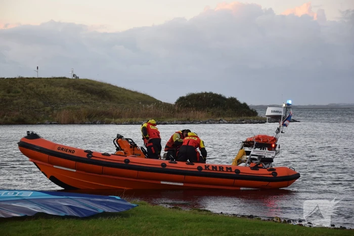 KNRM redt surfer uit Grevelingenmeer