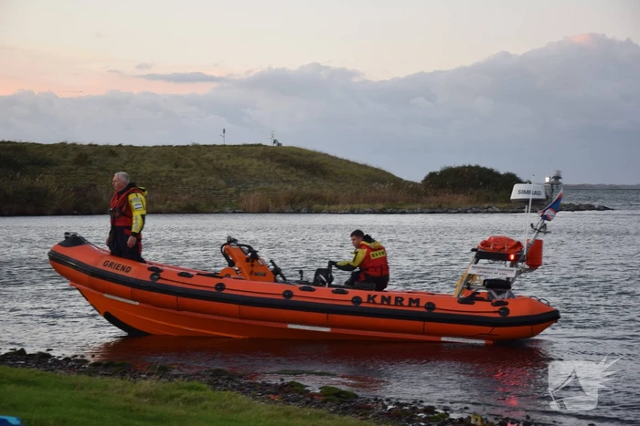 KNRM redt surfer uit Grevelingenmeer