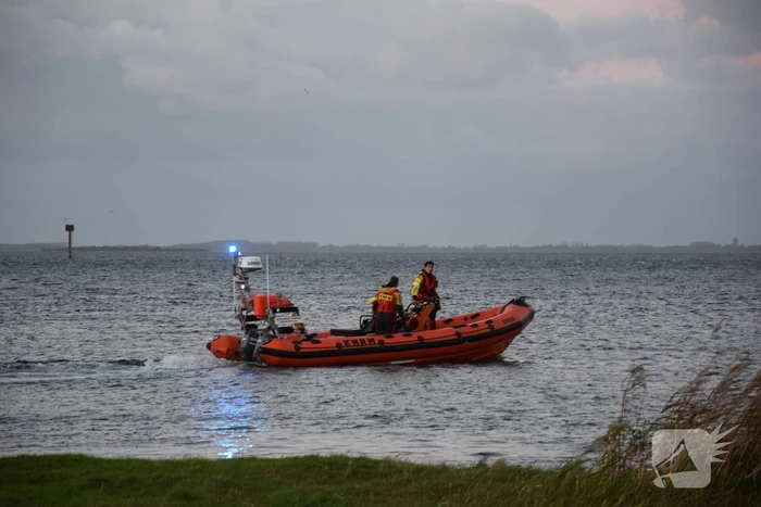 KNRM redt surfer uit Grevelingenmeer