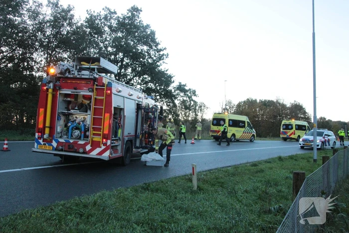 Brandweer knipt slachtoffer uit auto