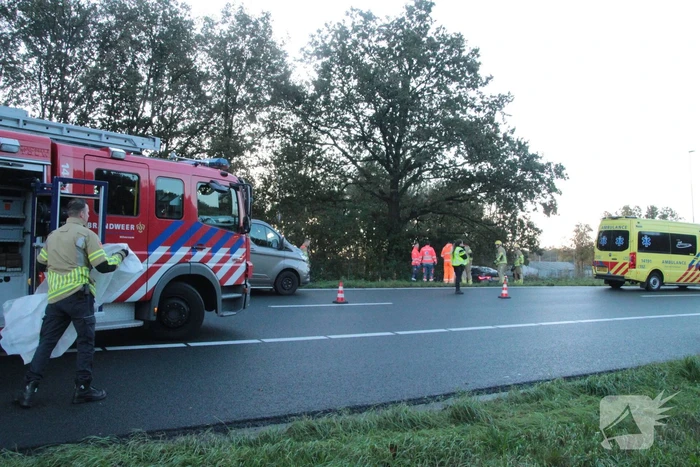Brandweer knipt slachtoffer uit auto