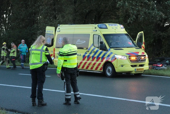 Brandweer knipt slachtoffer uit auto