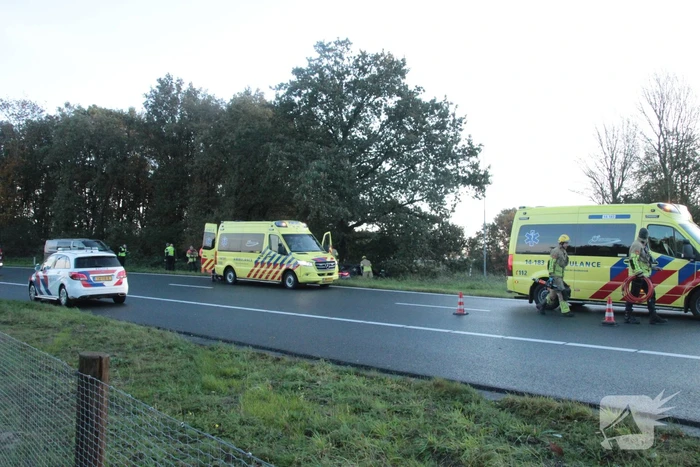Brandweer knipt slachtoffer uit auto