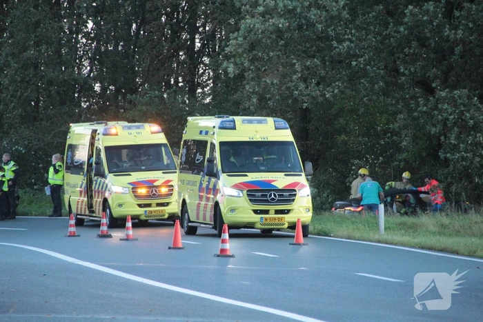Brandweer knipt slachtoffer uit auto