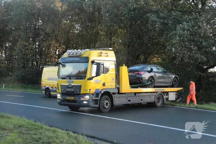 Brandweer knipt slachtoffer uit auto