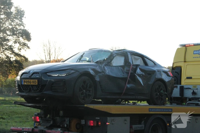 Brandweer knipt slachtoffer uit auto