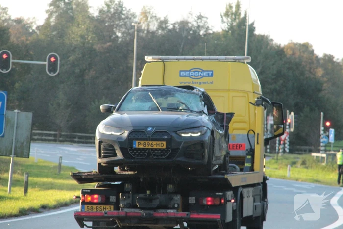 Brandweer knipt slachtoffer uit auto