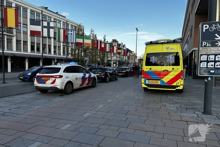 Twee voertuigen botsen op elkaar