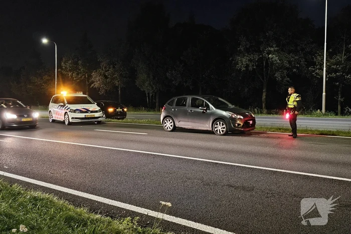 Automobilist botst achterop bestelbus