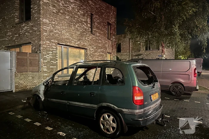 Brandweerman ontdekt tweede autobrand in dorp