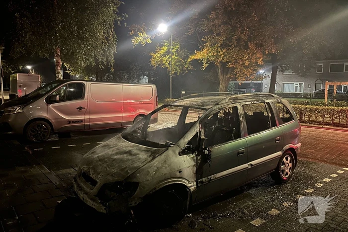 Brandweerman ontdekt tweede autobrand in dorp