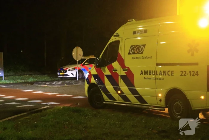 Gewonde nadat auto op boom botst