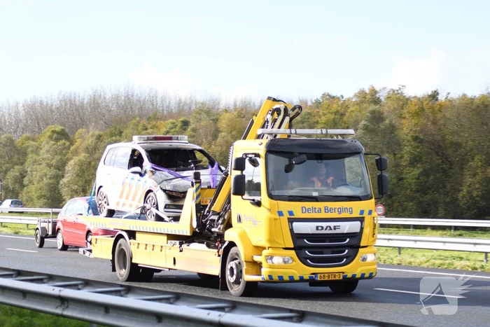 Politievoertuig fiks beschadigd door brand