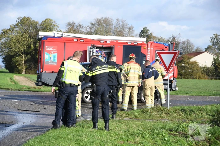 Auto belandt in greppel bij ernstig ongeval