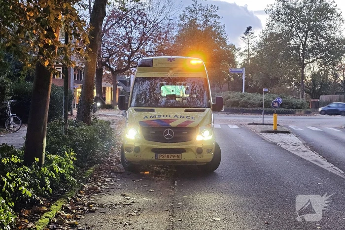 Fietser gewond na val bij rotonde