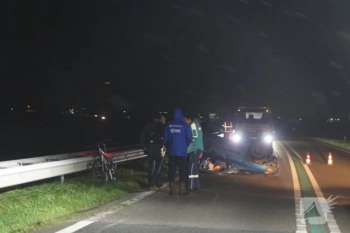 Auto belandt op zijn kop na eenzijdig ongeval