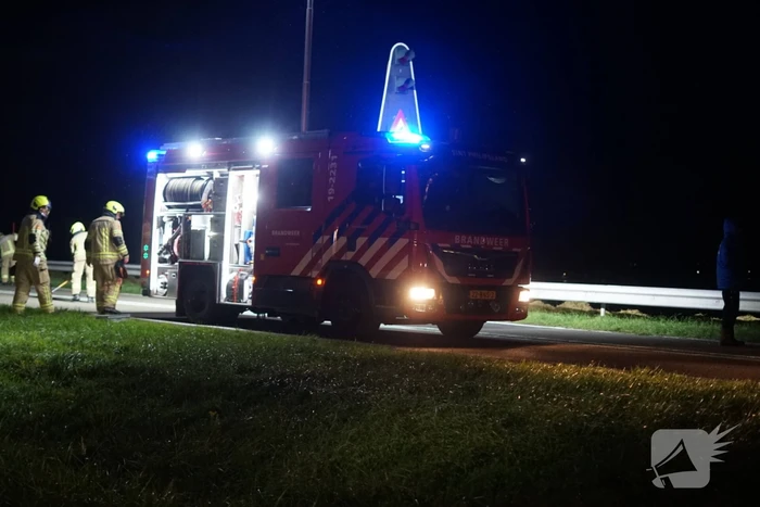 Auto belandt op zijn kop na eenzijdig ongeval