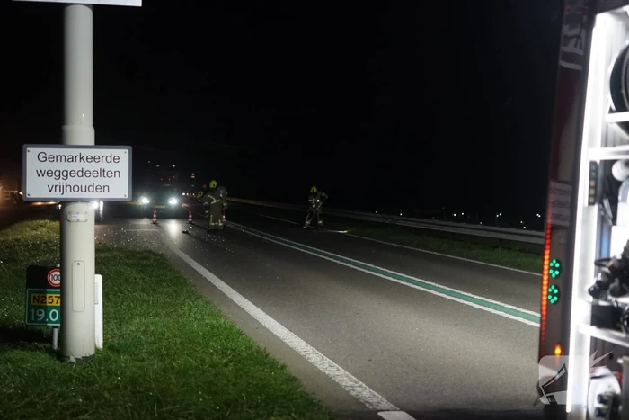 Auto belandt op zijn kop na eenzijdig ongeval