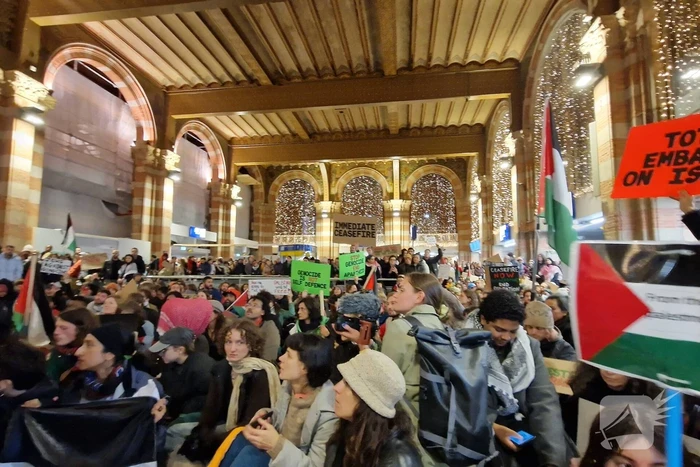 Grote opkomst demonstratie Centraal Station