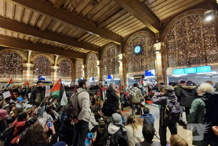 Grote opkomst demonstratie Centraal Station