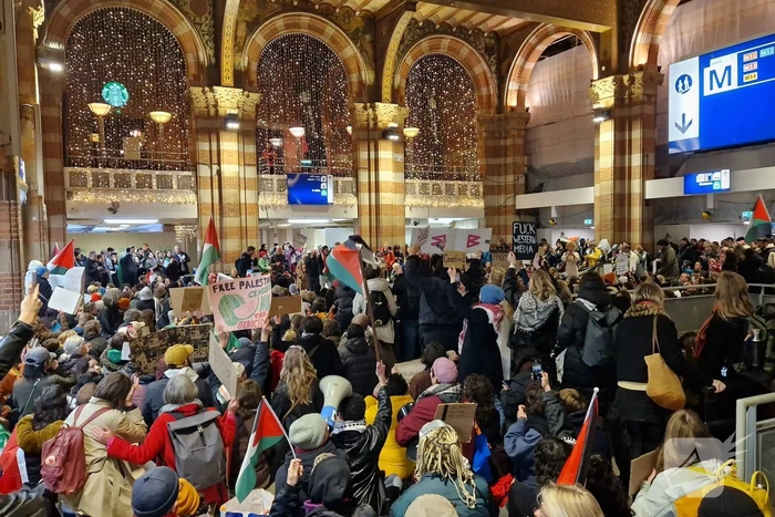 Grote opkomst demonstratie Centraal Station