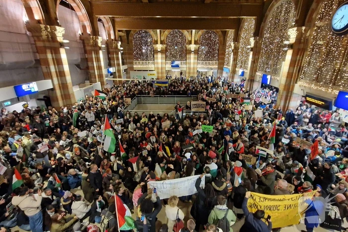Grote opkomst demonstratie Centraal Station