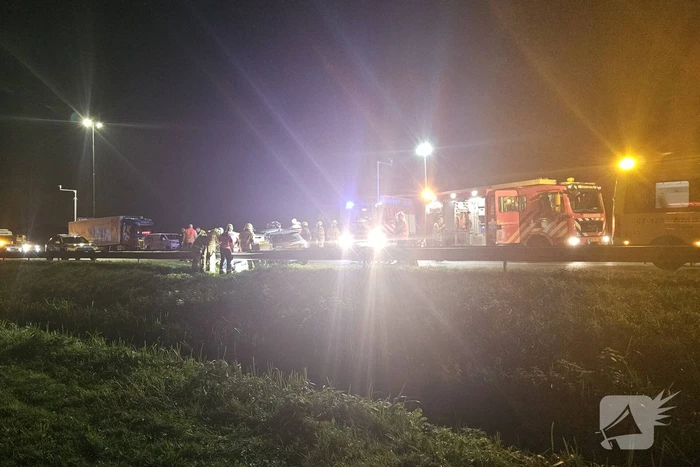 Dodelijk ongeval met meerdere voertuigen, twee aanhoudingen voor rijden onder invloed