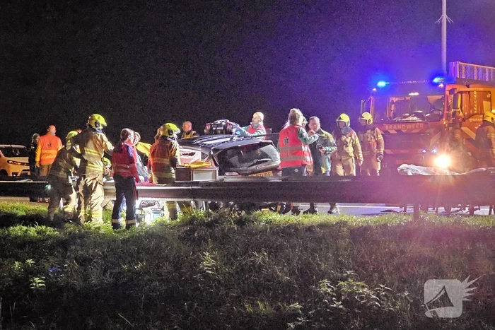Dodelijk ongeval met meerdere voertuigen, twee aanhoudingen voor rijden onder invloed