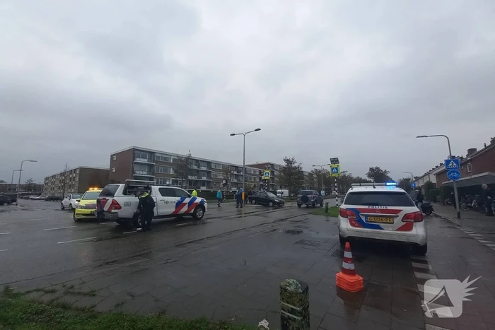 Auto loopt fikse schade op bij aanrijding op kruising