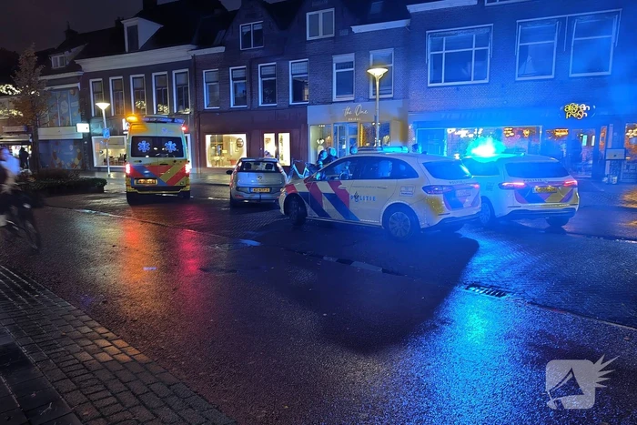 Auto en fietser met elkaar in botsing
