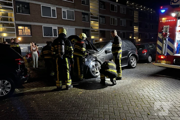 Personenauto beschadigd door brand