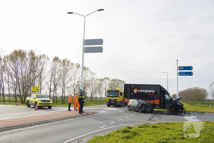Gewonde bij ongeval tussen auto en bakwagen