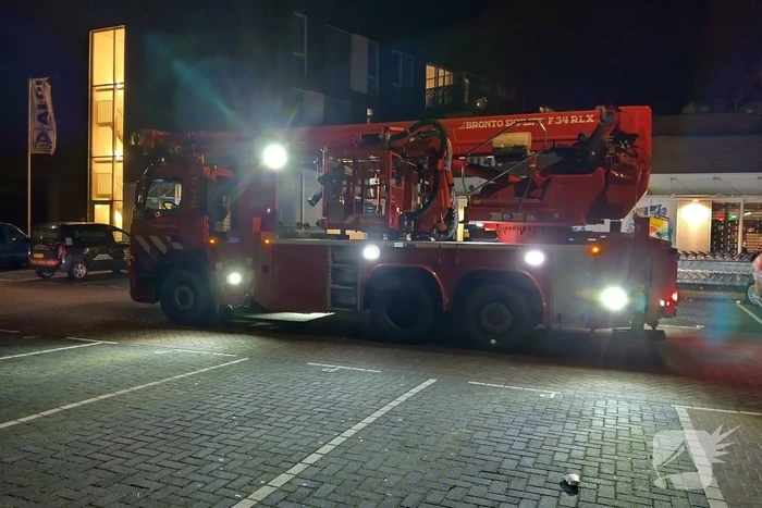 Brandweer ingezet om collega's uit vastgelopen ladderwagen te redden